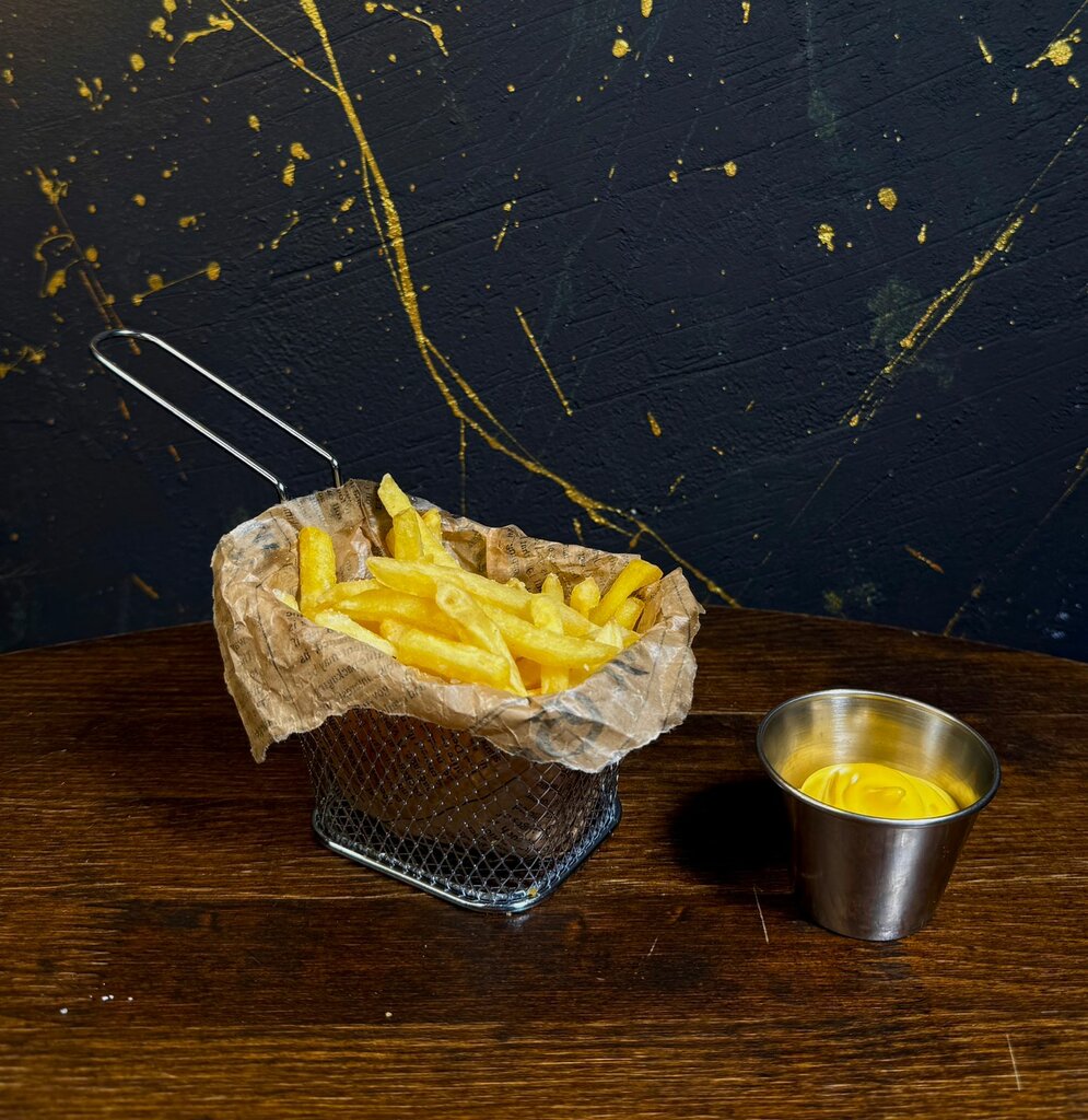 Картофель фри с соусом